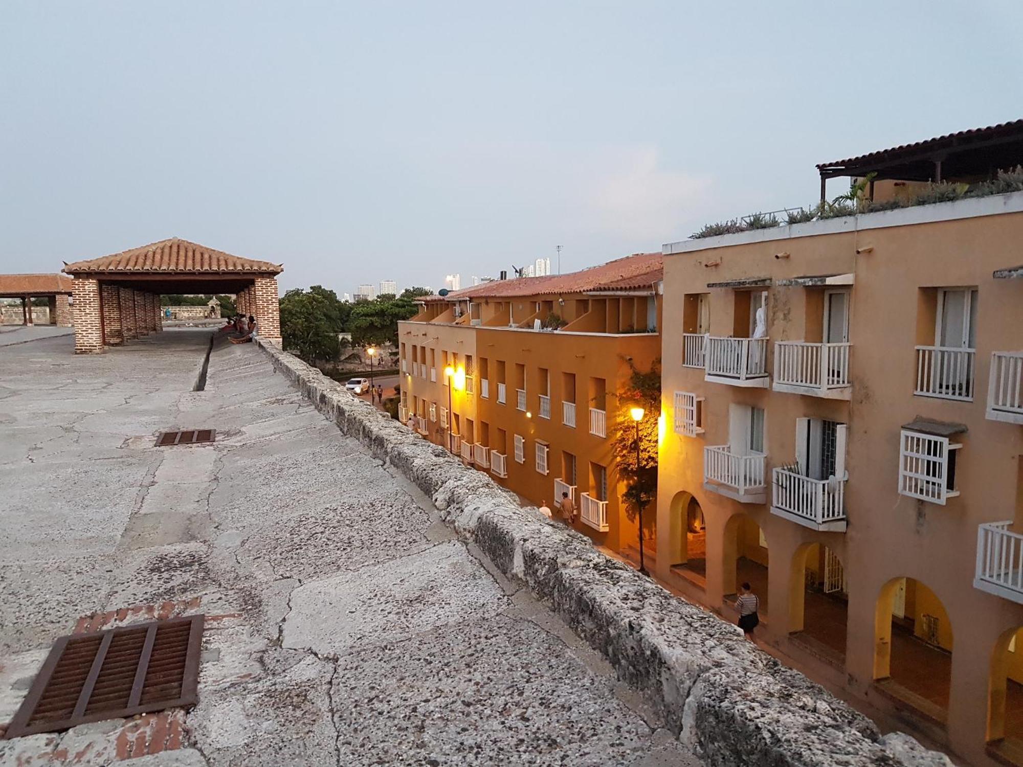 Apartamento Duplex Vista Al Mar Y Murallas Nuevo En La Ciudad Amurallada Apartment Cartagena Luaran gambar